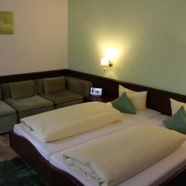 Hotel Lamm, hotelli kohteessa Weinstadt