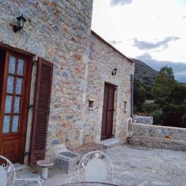 Peace in the wildest landscape of Mani, hotell i Láyia