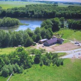 Stajnia Grazyny Mikorowo 46, hotel en Czarna Dąbrówka