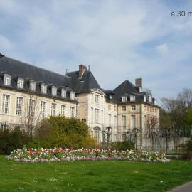 Quiet and Spacious 80m2 Flat Near Historic Center and Quays, hotell i Rouen