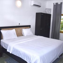 Hôtel La Couronne RW, hotel u gradu Jaunde