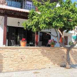 Salt Lake Town House, hotel a Làrnaca