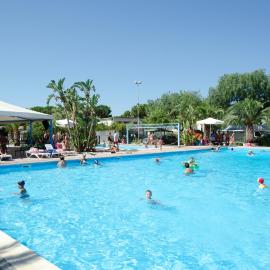 Kamemi Village & Camping: Ribera'da bir otel