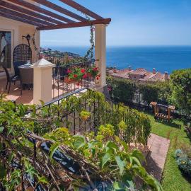 Designed Villa Palheiro Village by Holiday Rental Madeira