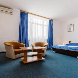 Hotel Iris, hotel v mestu Tîrnăveni
