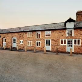 THE COACHING BARNS, hotel in Shrewsbury