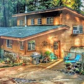 A Lovely Cabin House at Way Woods Retreat with Outdoor Hot Tub! - By Sacred Hub MGMT, hotel a Foresthill