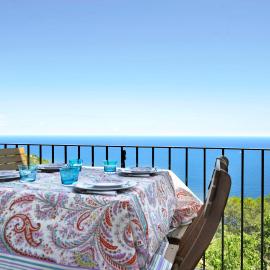Casa blanca de Begur con vistas al mar y piscina โรงแรมในเบกูร์