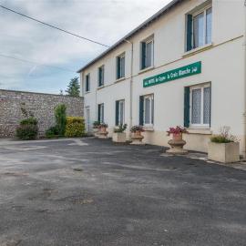 HOTEL DU CYGNE DE LA CROIX BLANCHE, hotel u gradu Lailly-en-Val