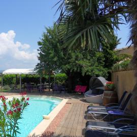 Le Jardin d'Ivana, hotel a Oppède