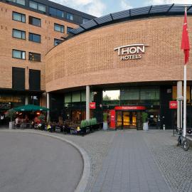 Thon Hotel Ski، فندق في سكي