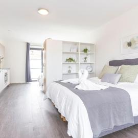 New Delft City view central modern family top floor apartment Utopia 20e, hotel en Delft