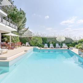 Holiday Home Les Pinasses by Interhome