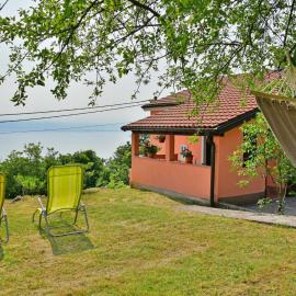 Holiday Home Tanja by Interhome，Dobreć的飯店