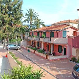World Village Apartments, hotell i Diano Marina