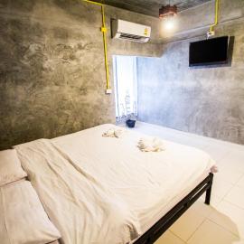 The Sky Loft Hotel, hotel v mestu Pathum Thani