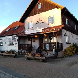 Pension und Gasthof Zur Scheune, hotelli kohteessa Flecken Zechlin