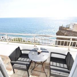 House With View، فندق في Paránimfoi