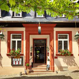 Hotel Doctor Weinstube, hotel di Bernkastel-Kues