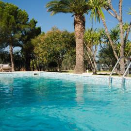 Country Villa Peloponnese with tennis court and pool, hôtel à Zevgolateíon