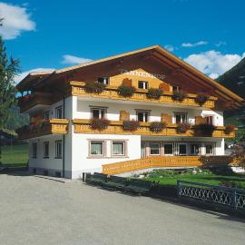 Pension Tannenhof, Hotel in St. Johann im Ahrntal