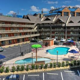 Crossroads Inn & Suites