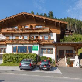 Pension Schweizerhof, hotel di Waidring