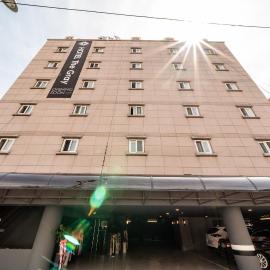 THE GRAY HOTEL