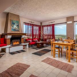 Thomas Hotel, hotelli Monólithosissa