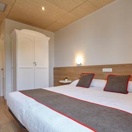 Hostal Nobadis, хотел в Сервера
