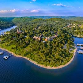 Still Waters Resort, ξενοδοχείο σε Μπράνσον