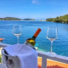 Mljet Sunset Apartments: Pomena şehrinde bir otel