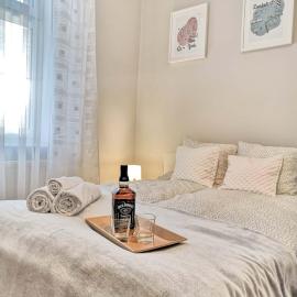 Bankowa 8 Guest Rooms، فندق في جلونا غورا