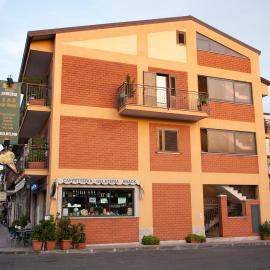 Caffè Nuovo 2 Holiday Rooms, hotel em Trappitello