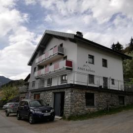 Apart Alpinea، فندق في لاندك