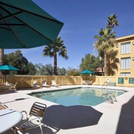 La Quinta Inn by Wyndham Phoenix Sky Harbor Airport, хотел в Темпе