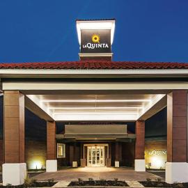 La Quinta Inn & Suites by Wyndham Austin Near The Domain، فندق في أوستن