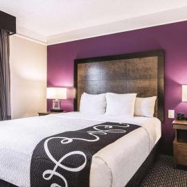 La Quinta Inn & Suites by Wyndham Shreveport Airport, hotel v destinácii Shreveport
