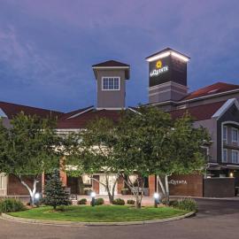 La Quinta Inn & Suites by Wyndham Denver Airport DIA，丹佛的飯店