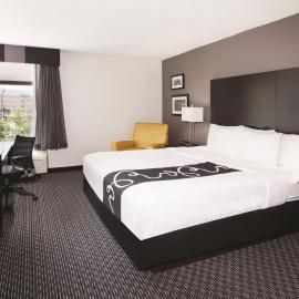 La Quinta Inn & Suites by Wyndham Charleston Riverview, hotel in Charleston