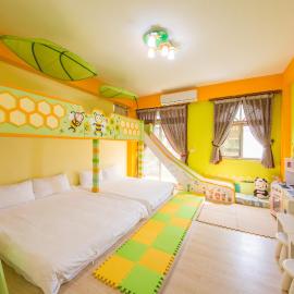Moonlight Fengqing Homestay, hotel in Jialin