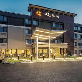La Quinta by Wyndham Salem NH, hótel í Salem