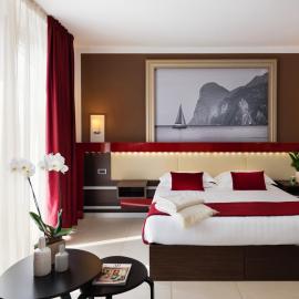 Kairos Garda Hotel, ξενοδοχείο σε Castelnuovo del Garda