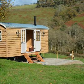 Snug Oak Hut with a view on a Welsh Hill Farm