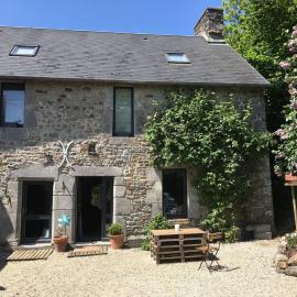 Chez Natacha et Adrien, hotel u gradu Regnéville-sur-Mer