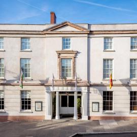 The Angel Hotel, hotell i Abergavenny