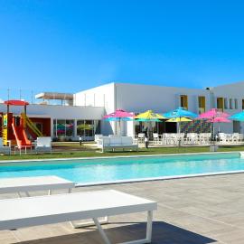 RIDE Surf Resort & Spa Peniche, hotel in Peniche