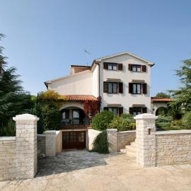 Apartments Ruby, hotel in Funtana