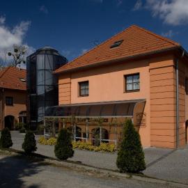Zámecký Hotel Zlatý Orel, hotel em Hranice