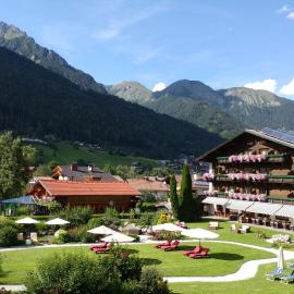 Familien- & Vitalhotel Auenhof, hotel en Fulpmes